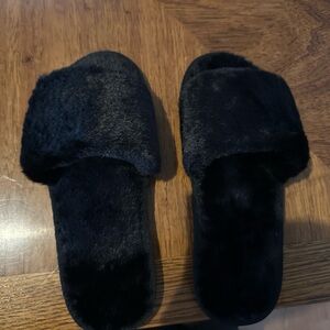 Faux Fur Slide Slippers - Black